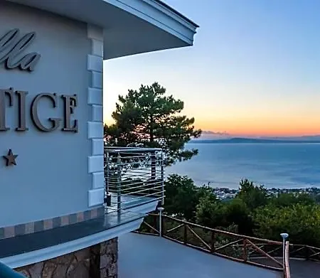 Alojamento de Acomodação e Pequeno-almoço Prestige 4*